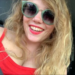 Meet your Posher, Abigail